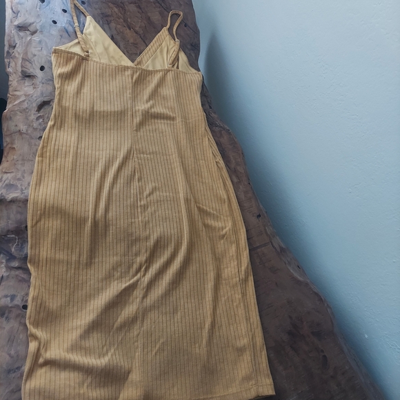 Button-Front Midi Dress - Picture 6 of 9